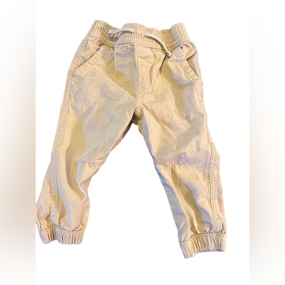 18 Months Kid Bundle | 2 Tops & 1 Pair of Pants - Picture 5 of 6